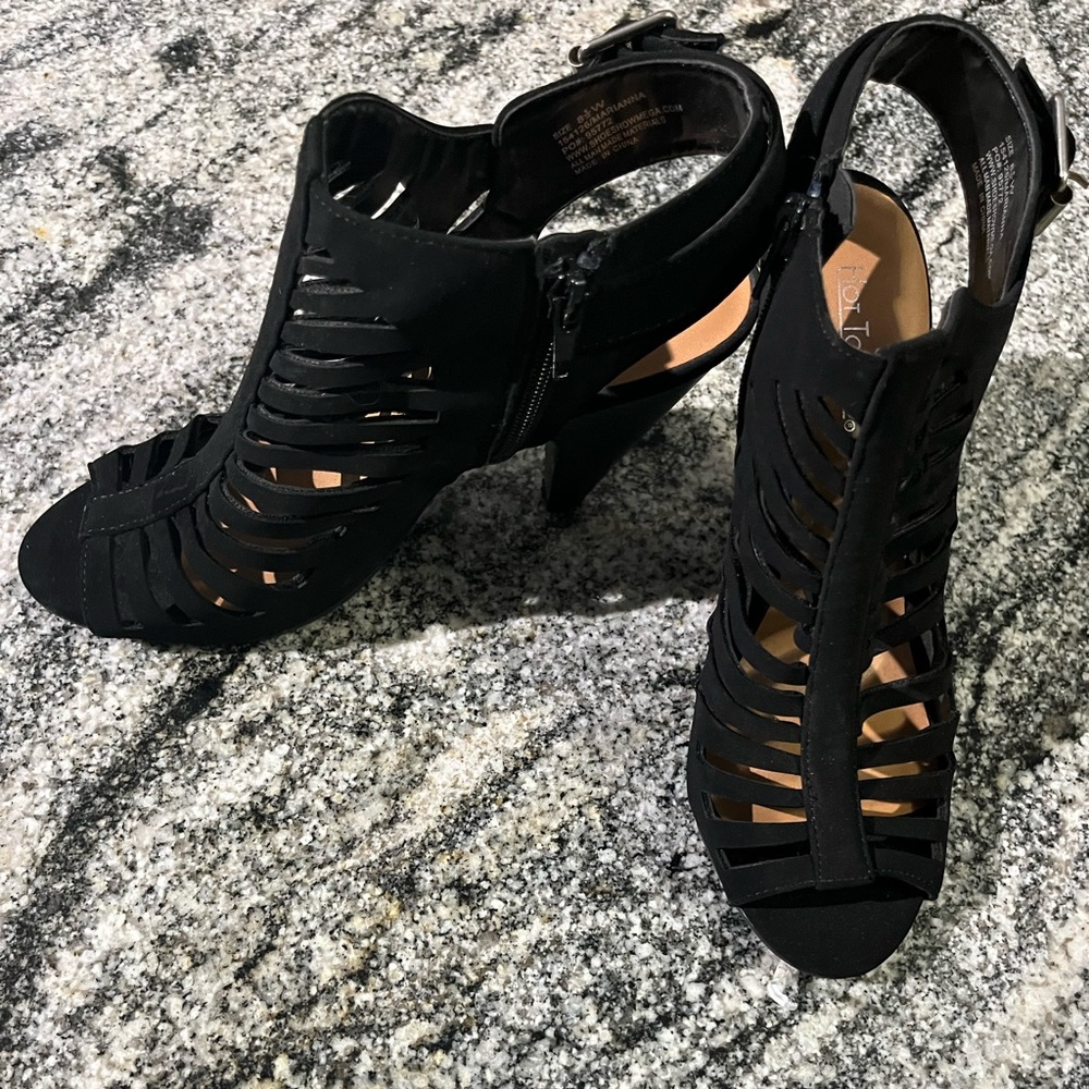 HOT TOMATO Winonah LADIES SHOES Size 8.5 W Black Side Zips Strappy Faux Suede